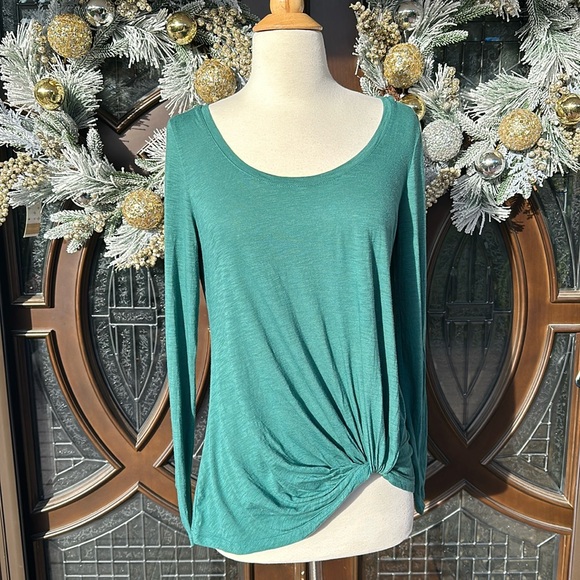 Nordstrom Tops - BP. Nordstrom knotted Tee Shirt 👚